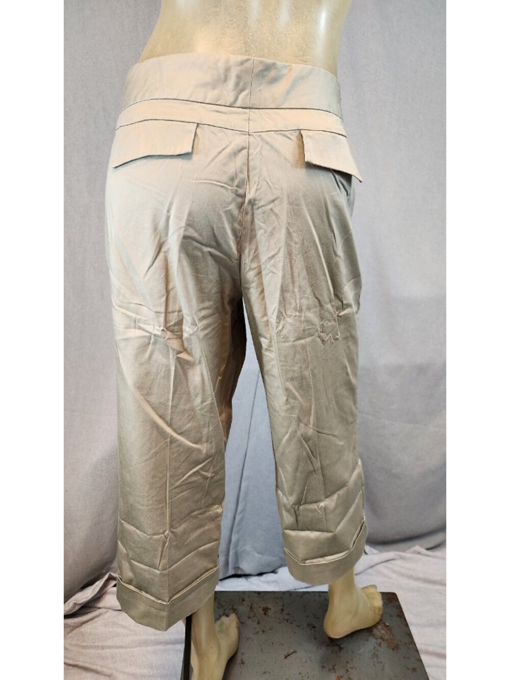 Merona Size 12 LARGE Khaki Flat Front Cropped Capri Pants Slacks Womens - Picture 3 of 5